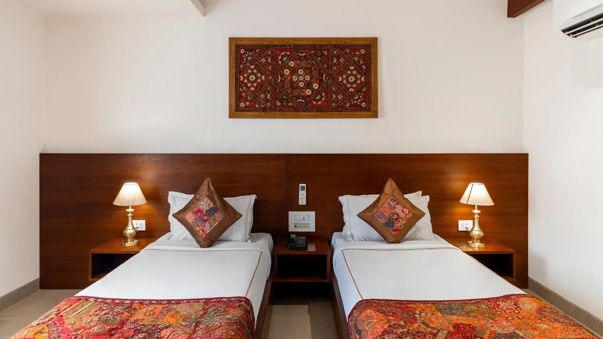 The Ramvilas - A Rooftop Pichola Lake View Hotel Udajpur