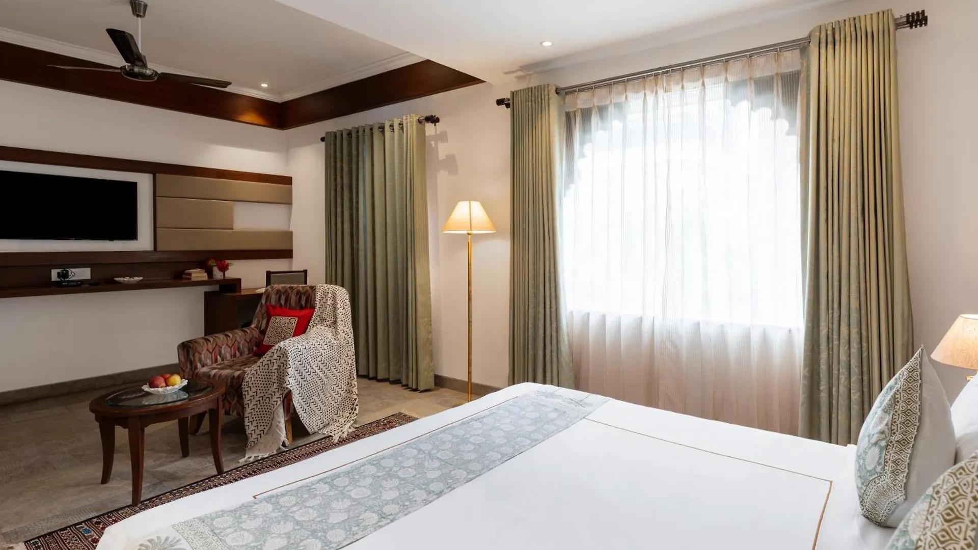 The Ramvilas - A Rooftop Pichola Lake View Hotel Udajpur Indie