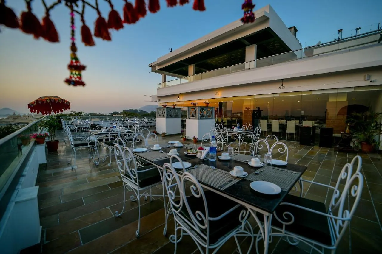 The Ramvilas - A Rooftop Pichola Lake View Hotel Udajpur